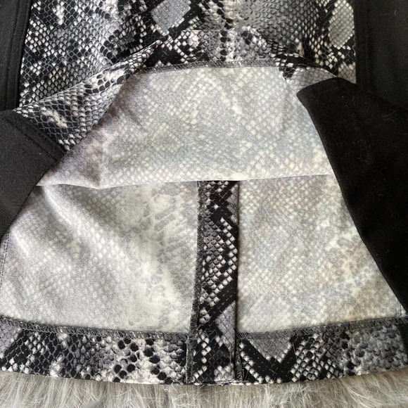 Michael Kors Womens Sz 8 Black Snake Skin Print Pencil Skirt Back Zip Stretch - Picture 3 of 9